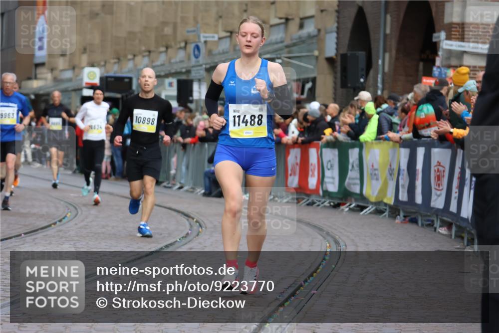 05.10.2025 - 20. swb-Marathon Bremen Strokosch-Dieckow http://msf.ph/oto/9223770 05.10.2025 10:45:11 Ziel 9290, 9963, 10091, 10431, 10822, 10898, 11488 meine-sportfotos.de
