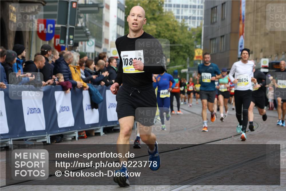 05.10.2025 - 20. swb-Marathon Bremen Strokosch-Dieckow http://msf.ph/oto/9223778 05.10.2025 10:45:16 Ziel 9290, 9396, 9885, 9963, 10431, 10634, 10822, 10898, 11346, 11488 meine-sportfotos.de