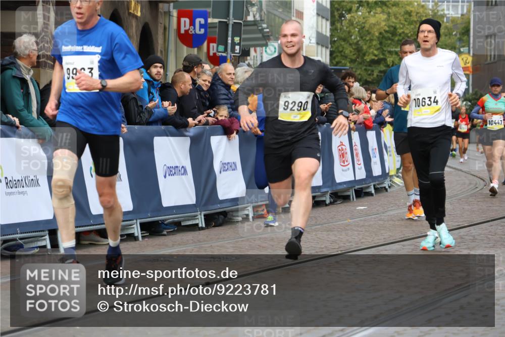 05.10.2025 - 20. swb-Marathon Bremen Strokosch-Dieckow http://msf.ph/oto/9223781 05.10.2025 10:45:19 Ziel 9290, 9396, 9885, 9963, 10447, 10634, 10898, 11346, 11403 meine-sportfotos.de