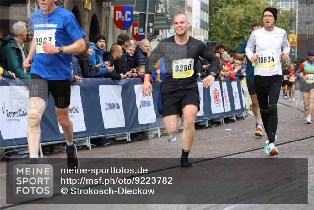 05.10.2025 - 20. swb-Marathon Bremen Strokosch-Dieckow http://msf.ph/oto/9223782 05.10.2025 10:45:19 Ziel 9290, 9396, 9885, 9963, 10447, 10634, 10898, 11346, 11403 meine-sportfotos.de