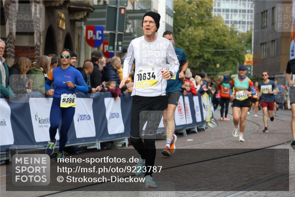 05.10.2025 - 20. swb-Marathon Bremen Strokosch-Dieckow http://msf.ph/oto/9223787 05.10.2025 10:45:20 Ziel 9290, 9396, 9885, 9963, 10447, 10634, 10898, 11346, 11403 meine-sportfotos.de