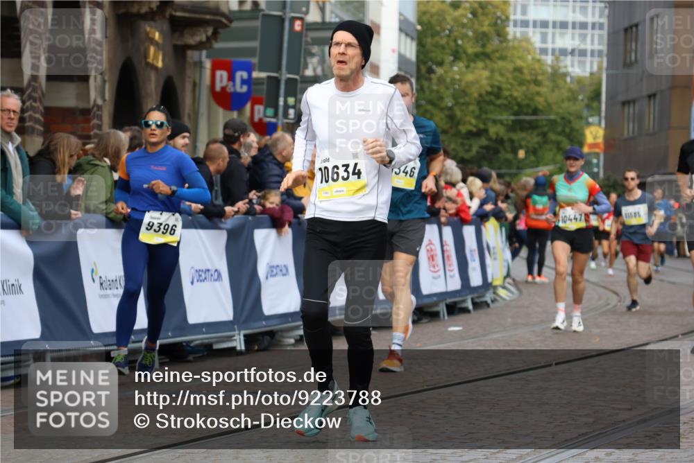 05.10.2025 - 20. swb-Marathon Bremen Strokosch-Dieckow http://msf.ph/oto/9223788 05.10.2025 10:45:20 Ziel 9290, 9396, 9885, 9963, 10447, 10634, 10898, 11346, 11403 meine-sportfotos.de