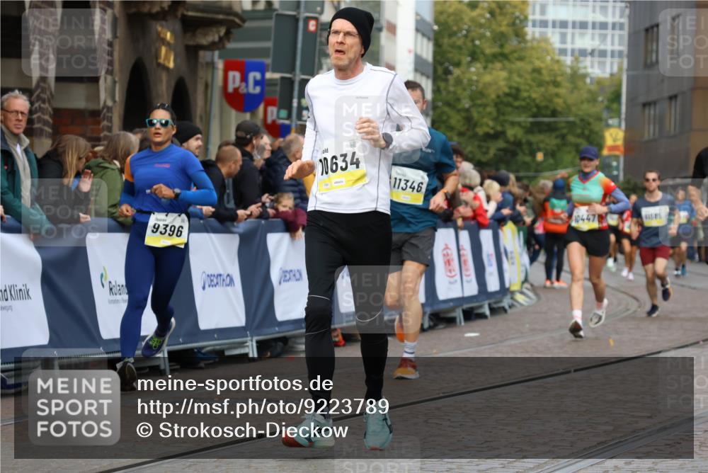05.10.2025 - 20. swb-Marathon Bremen Strokosch-Dieckow http://msf.ph/oto/9223789 05.10.2025 10:45:20 Ziel 9290, 9396, 9885, 9963, 10447, 10634, 10898, 11346, 11403 meine-sportfotos.de