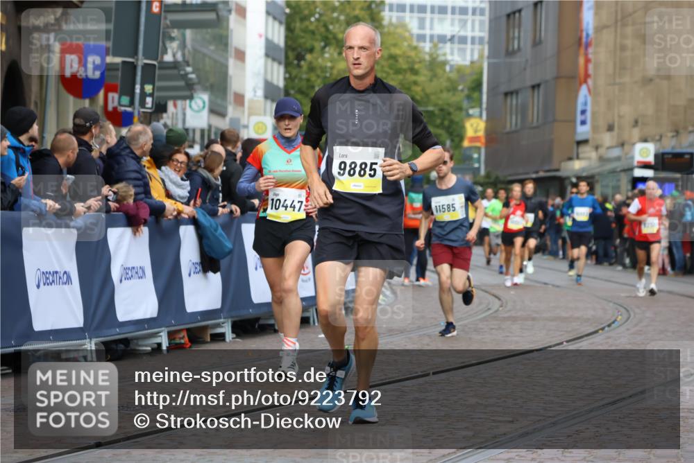 05.10.2025 - 20. swb-Marathon Bremen Strokosch-Dieckow http://msf.ph/oto/9223792 05.10.2025 10:45:23 Ziel 9396, 9885, 10447, 10634, 11346, 11403, 11585 meine-sportfotos.de