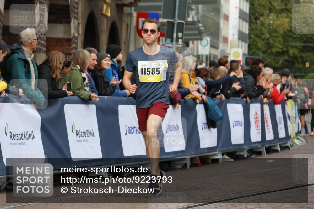 05.10.2025 - 20. swb-Marathon Bremen Strokosch-Dieckow http://msf.ph/oto/9223793 05.10.2025 10:45:27 Ziel 10447, 11346, 11403, 11585 meine-sportfotos.de