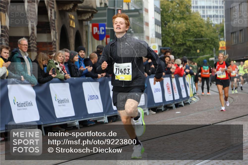 05.10.2025 - 20. swb-Marathon Bremen Strokosch-Dieckow http://msf.ph/oto/9223800 05.10.2025 10:45:30 Ziel 9250, 10053, 10682, 11403, 11585 meine-sportfotos.de