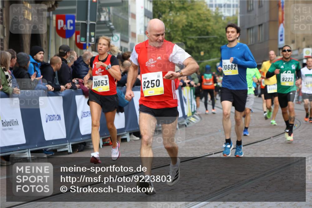 05.10.2025 - 20. swb-Marathon Bremen Strokosch-Dieckow http://msf.ph/oto/9223803 05.10.2025 10:45:34 Ziel 8000, 9200, 9222, 9250, 9709, 10053, 10639, 10682, 11678, 11745 meine-sportfotos.de