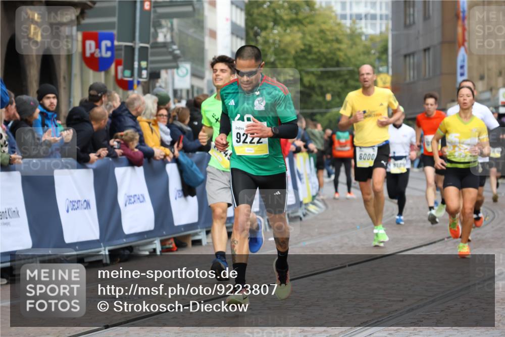 05.10.2025 - 20. swb-Marathon Bremen Strokosch-Dieckow http://msf.ph/oto/9223807 05.10.2025 10:45:37 Ziel 28, 8000, 9200, 9222, 9250, 9709, 10053, 10639, 10682, 10792, 11678, 11745 meine-sportfotos.de