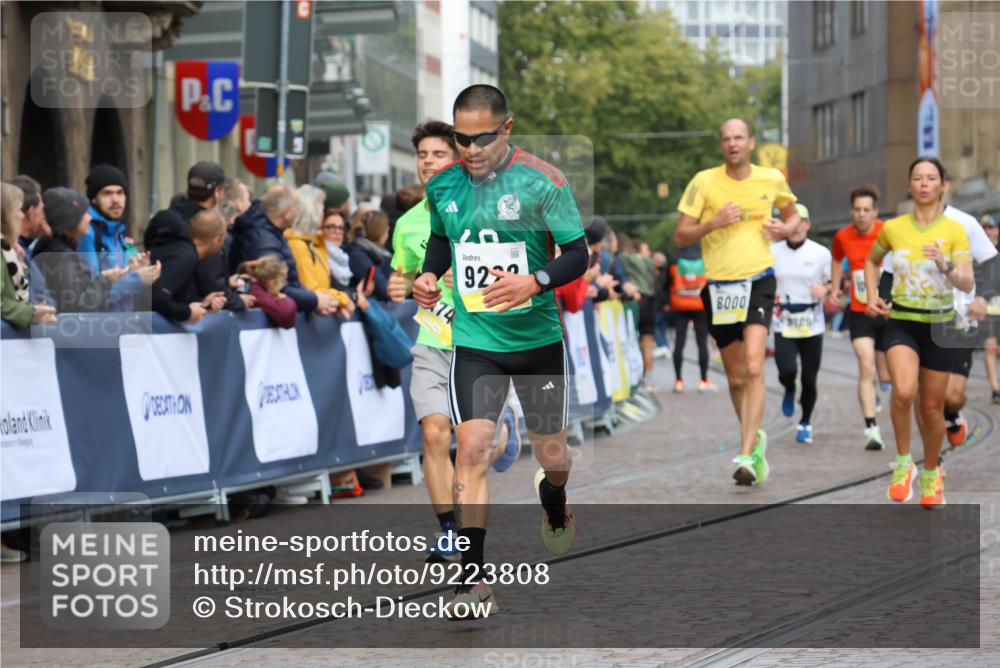05.10.2025 - 20. swb-Marathon Bremen Strokosch-Dieckow http://msf.ph/oto/9223808 05.10.2025 10:45:37 Ziel 28, 8000, 9200, 9222, 9250, 9709, 10053, 10639, 10682, 10792, 11678, 11745 meine-sportfotos.de