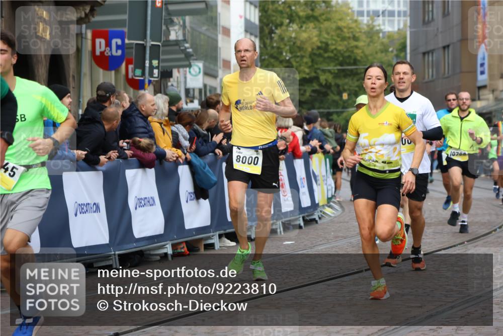 05.10.2025 - 20. swb-Marathon Bremen Strokosch-Dieckow http://msf.ph/oto/9223810 05.10.2025 10:45:39 Ziel 28, 8000, 9200, 9222, 9250, 9709, 10053, 10350, 10639, 10682, 10792, 10823, 11678, 11745 meine-sportfotos.de
