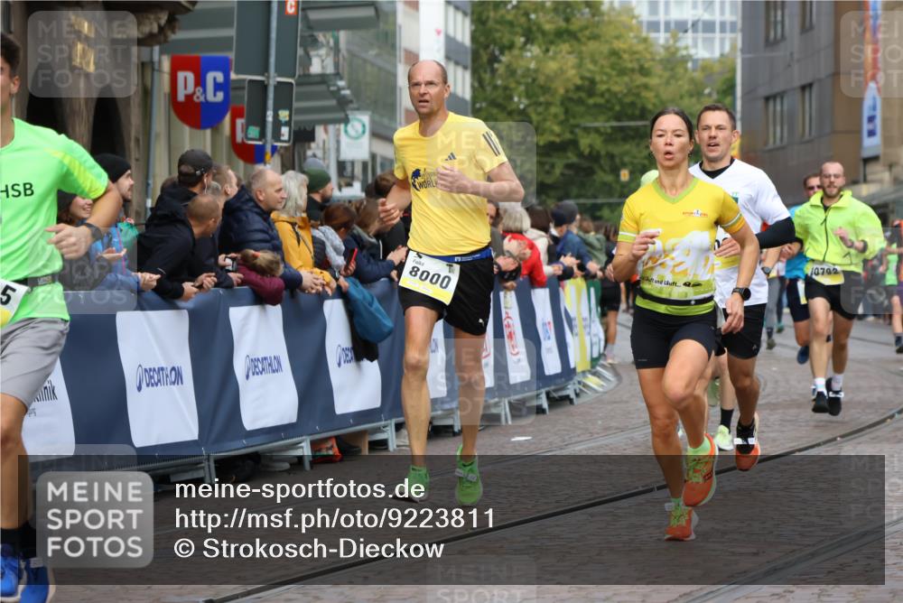 05.10.2025 - 20. swb-Marathon Bremen Strokosch-Dieckow http://msf.ph/oto/9223811 05.10.2025 10:45:39 Ziel 28, 8000, 9200, 9222, 9250, 9709, 10053, 10350, 10639, 10682, 10792, 10823, 11678, 11745 meine-sportfotos.de