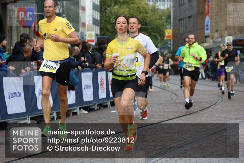 05.10.2025 - 20. swb-Marathon Bremen Strokosch-Dieckow http://msf.ph/oto/9223812 05.10.2025 10:45:40 Ziel 28, 8000, 9200, 9222, 9709, 9960, 10053, 10350, 10639, 10792, 10823, 11678, 11745 meine-sportfotos.de