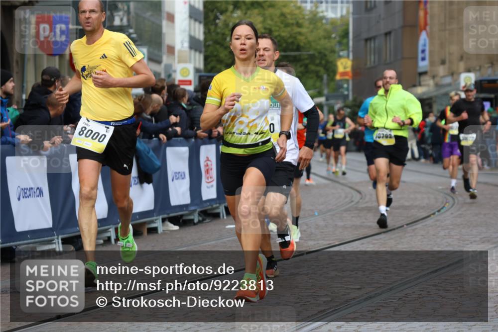05.10.2025 - 20. swb-Marathon Bremen Strokosch-Dieckow http://msf.ph/oto/9223813 05.10.2025 10:45:40 Ziel 28, 8000, 9200, 9222, 9709, 9960, 10053, 10350, 10639, 10792, 10823, 11678, 11745 meine-sportfotos.de