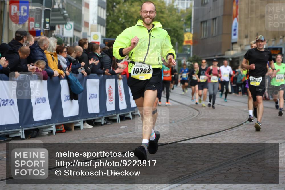 05.10.2025 - 20. swb-Marathon Bremen Strokosch-Dieckow http://msf.ph/oto/9223817 05.10.2025 10:45:43 Ziel 28, 8000, 9200, 9709, 9960, 10350, 10639, 10792, 10823, 11678, 11745 meine-sportfotos.de