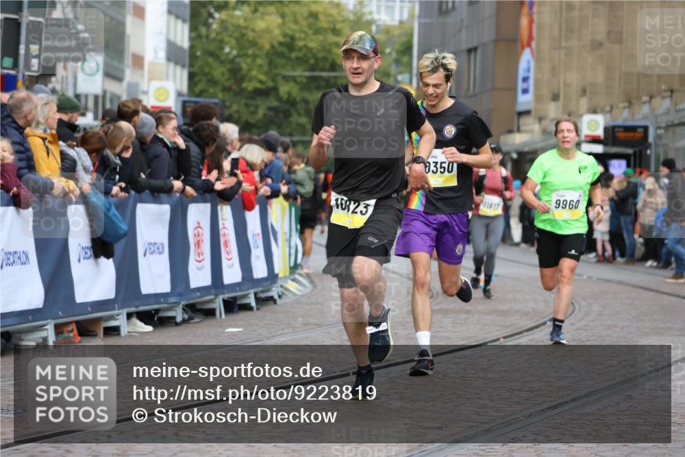 05.10.2025 - 20. swb-Marathon Bremen Strokosch-Dieckow http://msf.ph/oto/9223819 05.10.2025 10:45:45 Ziel 28, 9285, 9709, 9960, 10350, 10639, 10792, 10823 meine-sportfotos.de
