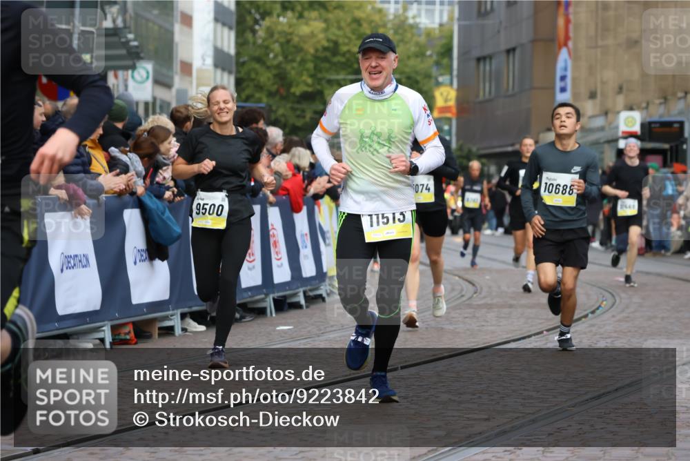 05.10.2025 - 20. swb-Marathon Bremen Strokosch-Dieckow http://msf.ph/oto/9223842 05.10.2025 10:46:01 Ziel 9397, 9500, 9876, 10090, 10688, 10858, 11074, 11513 meine-sportfotos.de