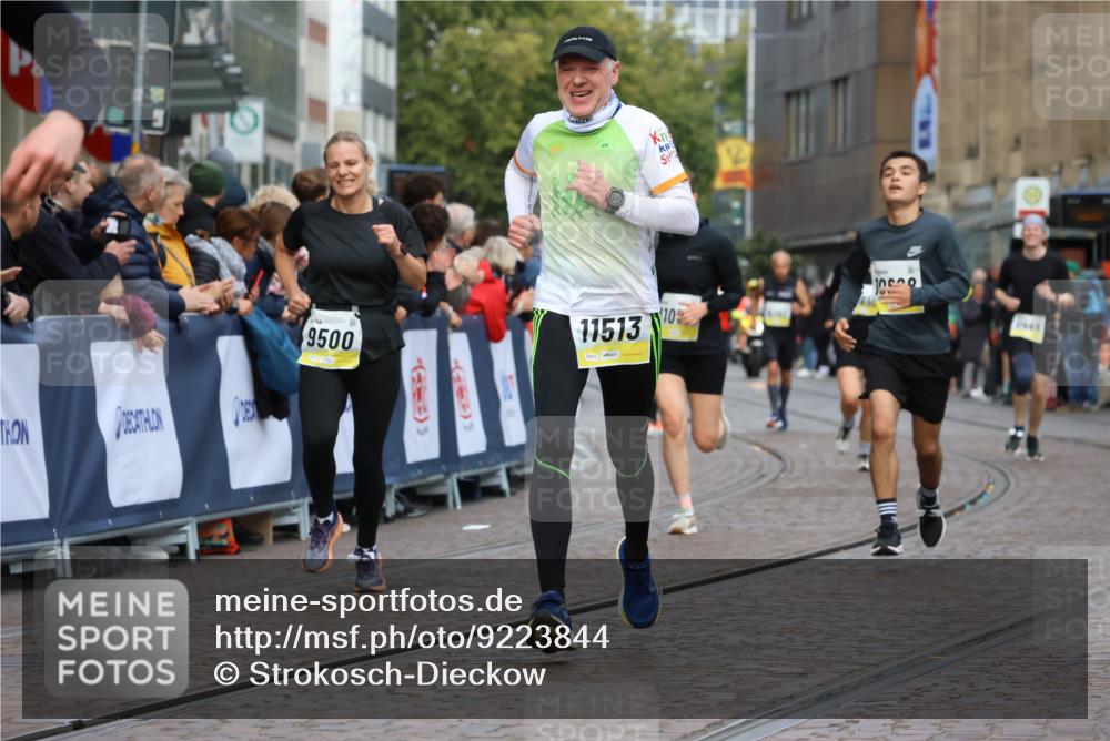 05.10.2025 - 20. swb-Marathon Bremen Strokosch-Dieckow http://msf.ph/oto/9223844 05.10.2025 10:46:01 Ziel 9397, 9500, 9876, 10090, 10688, 10858, 11074, 11513 meine-sportfotos.de