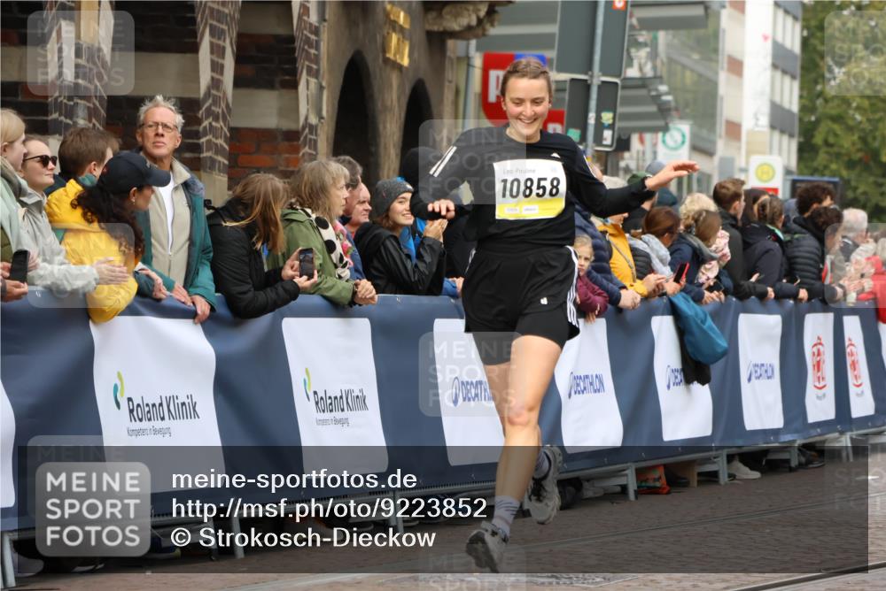05.10.2025 - 20. swb-Marathon Bremen Strokosch-Dieckow http://msf.ph/oto/9223852 05.10.2025 10:46:08 Ziel 9351, 9362, 10858, 11074, 11446 meine-sportfotos.de