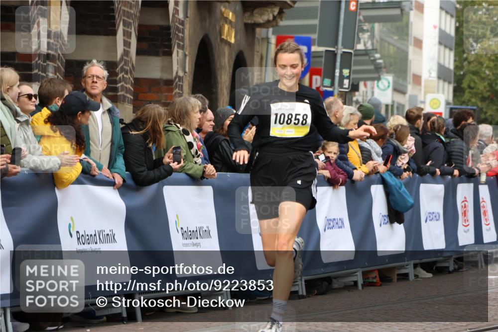 05.10.2025 - 20. swb-Marathon Bremen Strokosch-Dieckow http://msf.ph/oto/9223853 05.10.2025 10:46:08 Ziel 9351, 9362, 10858, 11074, 11446 meine-sportfotos.de