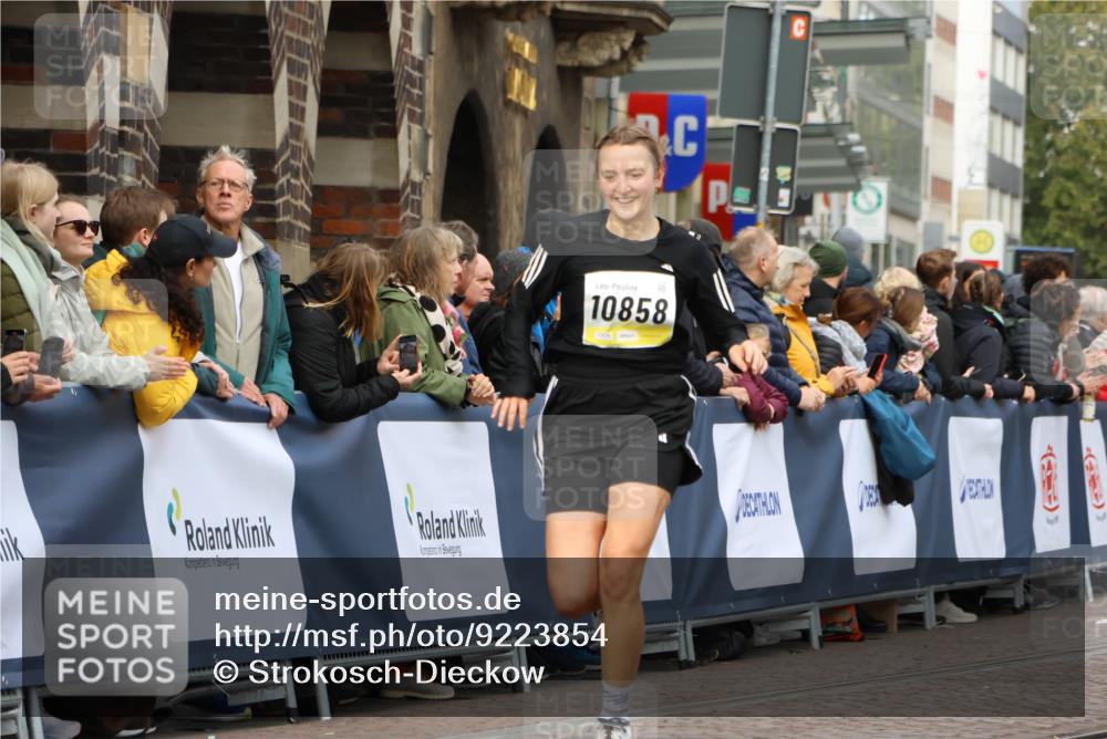 05.10.2025 - 20. swb-Marathon Bremen Strokosch-Dieckow http://msf.ph/oto/9223854 05.10.2025 10:46:08 Ziel 9351, 9362, 10858, 11074, 11446 meine-sportfotos.de