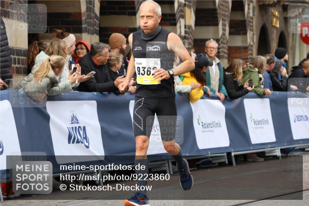 05.10.2025 - 20. swb-Marathon Bremen Strokosch-Dieckow http://msf.ph/oto/9223860 05.10.2025 10:46:16 Ziel 9351, 9362, 9400, 9921, 11462 meine-sportfotos.de