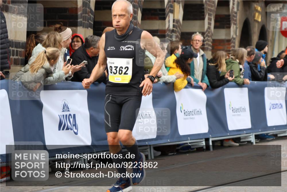 05.10.2025 - 20. swb-Marathon Bremen Strokosch-Dieckow http://msf.ph/oto/9223862 05.10.2025 10:46:16 Ziel 9351, 9362, 9400, 9921, 11462 meine-sportfotos.de
