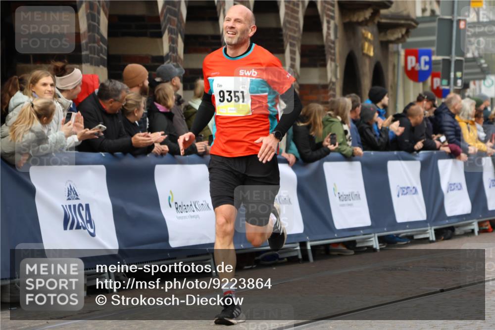 05.10.2025 - 20. swb-Marathon Bremen Strokosch-Dieckow http://msf.ph/oto/9223864 05.10.2025 10:46:17 Ziel 9351, 9362, 9400, 9921, 11462 meine-sportfotos.de