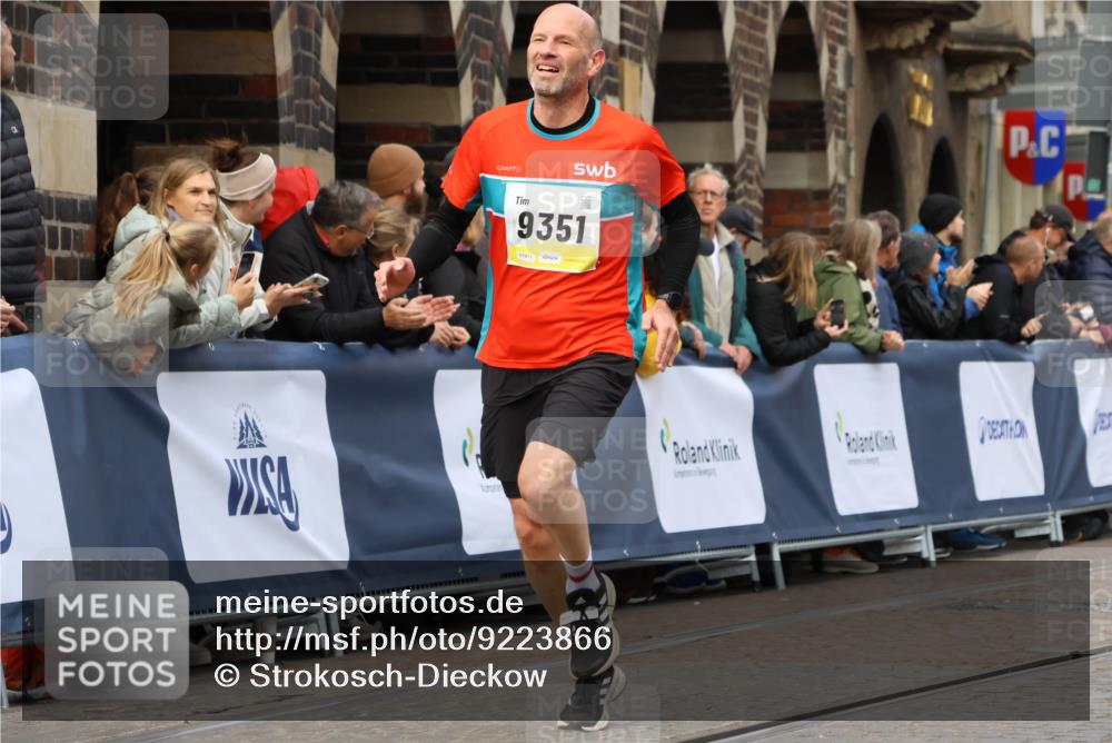 05.10.2025 - 20. swb-Marathon Bremen Strokosch-Dieckow http://msf.ph/oto/9223866 05.10.2025 10:46:17 Ziel 9351, 9362, 9400, 9921, 11462 meine-sportfotos.de