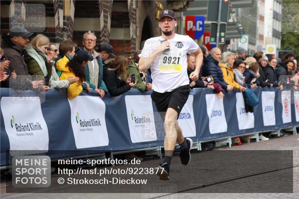 05.10.2025 - 20. swb-Marathon Bremen Strokosch-Dieckow http://msf.ph/oto/9223877 05.10.2025 10:46:22 Ziel 9400, 9921, 11167, 11462 meine-sportfotos.de