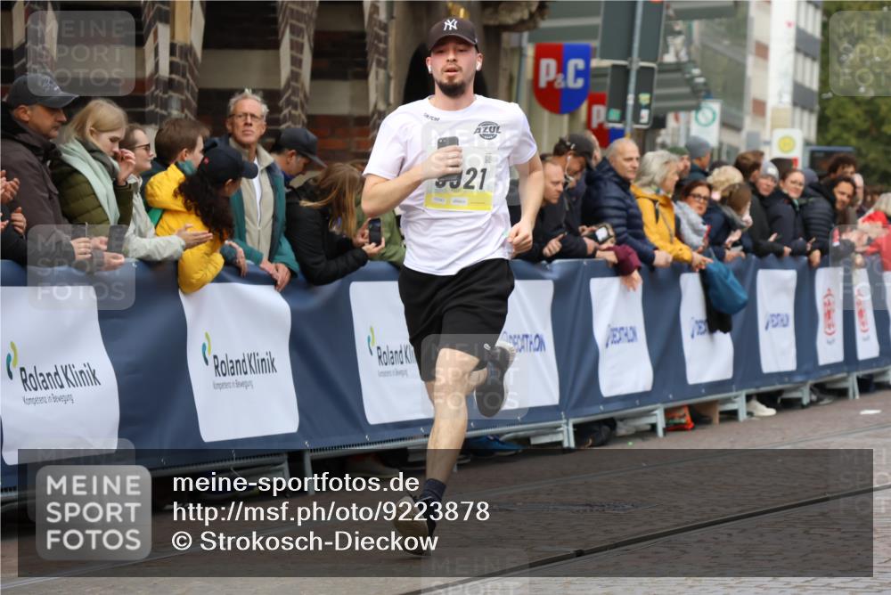 05.10.2025 - 20. swb-Marathon Bremen Strokosch-Dieckow http://msf.ph/oto/9223878 05.10.2025 10:46:22 Ziel 9400, 9921, 11167, 11462 meine-sportfotos.de