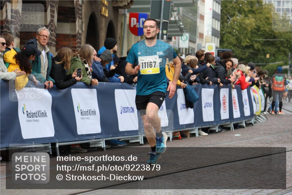 05.10.2025 - 20. swb-Marathon Bremen Strokosch-Dieckow http://msf.ph/oto/9223879 05.10.2025 10:46:29 Ziel 9009, 9207, 11167 meine-sportfotos.de