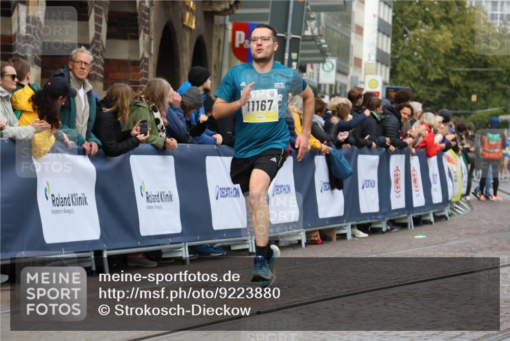05.10.2025 - 20. swb-Marathon Bremen Strokosch-Dieckow http://msf.ph/oto/9223880 05.10.2025 10:46:29 Ziel 9009, 9207, 11167 meine-sportfotos.de