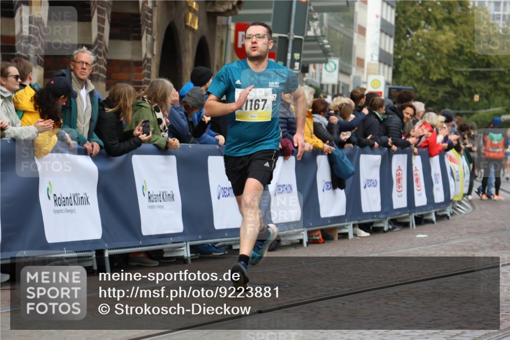 05.10.2025 - 20. swb-Marathon Bremen Strokosch-Dieckow http://msf.ph/oto/9223881 05.10.2025 10:46:29 Ziel 9009, 9207, 11167 meine-sportfotos.de