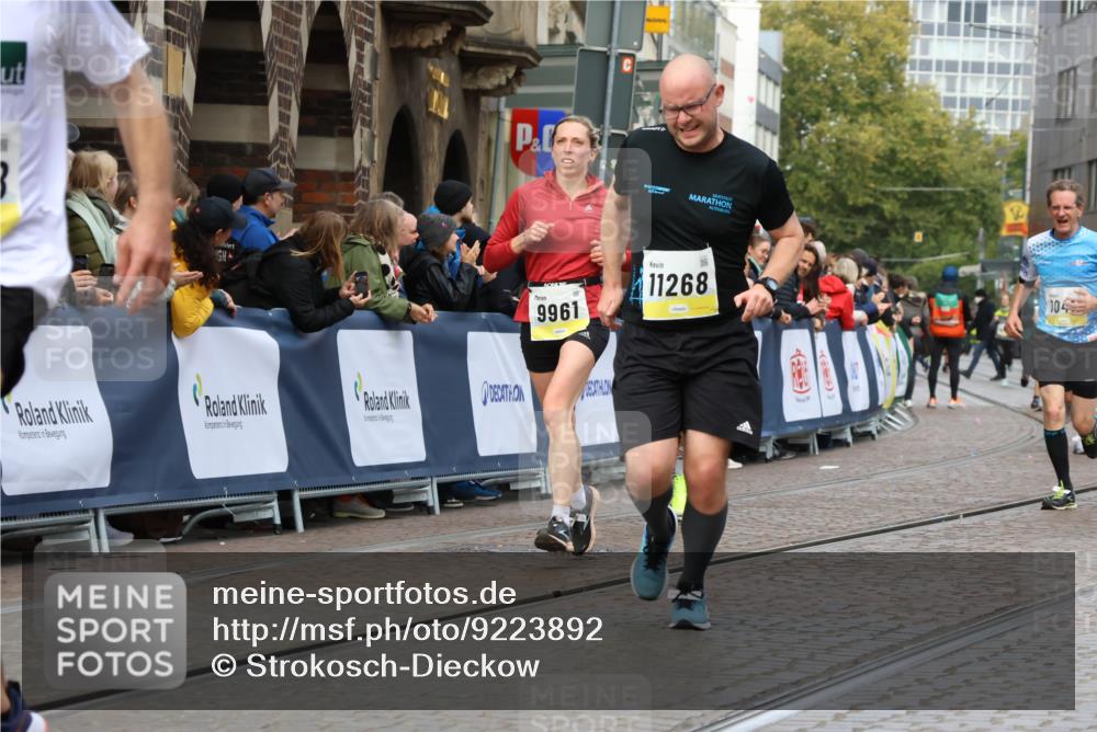 05.10.2025 - 20. swb-Marathon Bremen Strokosch-Dieckow http://msf.ph/oto/9223892 05.10.2025 10:46:39 Ziel 9366, 9961, 10268, 10277, 10411, 11268, 11327 meine-sportfotos.de