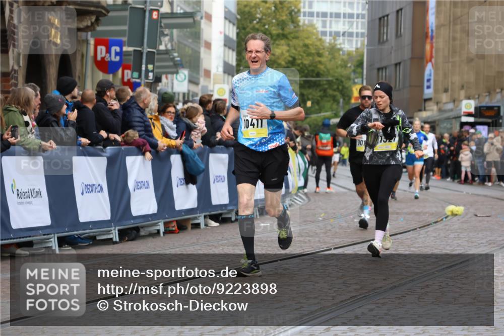 05.10.2025 - 20. swb-Marathon Bremen Strokosch-Dieckow http://msf.ph/oto/9223898 05.10.2025 10:46:41 Ziel 9366, 9961, 10268, 10277, 10411, 11268, 11327 meine-sportfotos.de