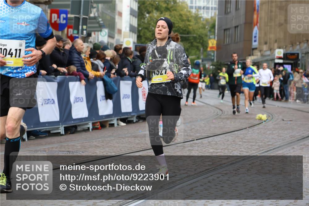 05.10.2025 - 20. swb-Marathon Bremen Strokosch-Dieckow http://msf.ph/oto/9223901 05.10.2025 10:46:43 Ziel 9366, 9961, 10277, 10411, 11327 meine-sportfotos.de