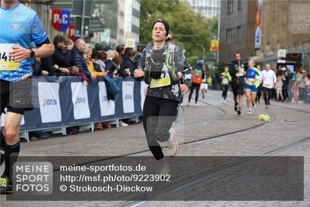 05.10.2025 - 20. swb-Marathon Bremen Strokosch-Dieckow http://msf.ph/oto/9223902 05.10.2025 10:46:43 Ziel 9366, 9961, 10277, 10411, 11327 meine-sportfotos.de