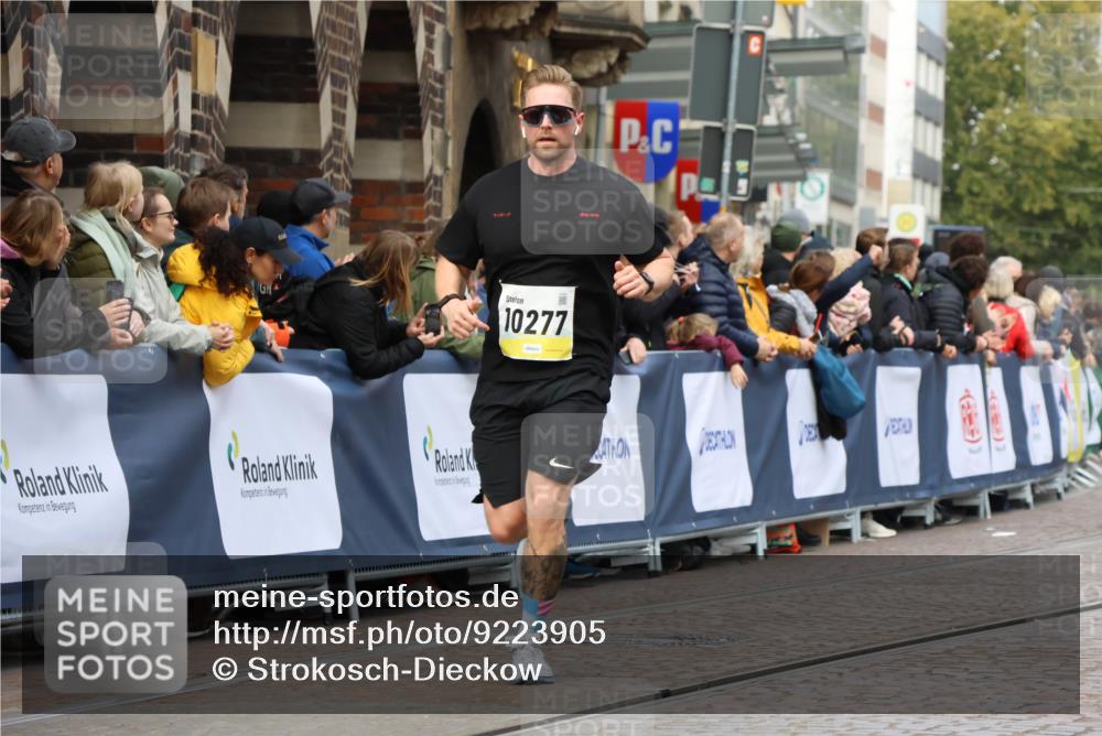05.10.2025 - 20. swb-Marathon Bremen Strokosch-Dieckow http://msf.ph/oto/9223905 05.10.2025 10:46:45 Ziel 10277, 10411, 10661, 11327 meine-sportfotos.de