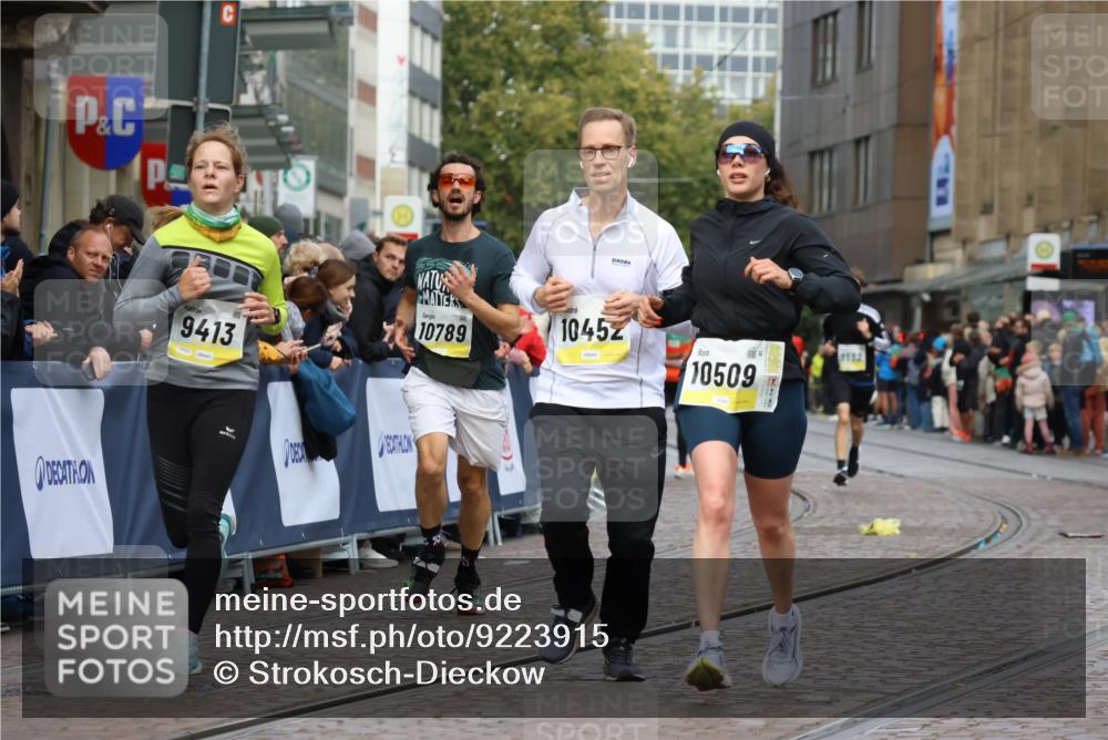 05.10.2025 - 20. swb-Marathon Bremen Strokosch-Dieckow http://msf.ph/oto/9223915 05.10.2025 10:46:57 Ziel 9413, 9562, 10452, 10509, 10750, 10789, 11189 meine-sportfotos.de
