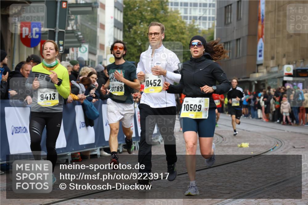 05.10.2025 - 20. swb-Marathon Bremen Strokosch-Dieckow http://msf.ph/oto/9223917 05.10.2025 10:46:57 Ziel 9413, 9562, 10452, 10509, 10750, 10789, 11189 meine-sportfotos.de