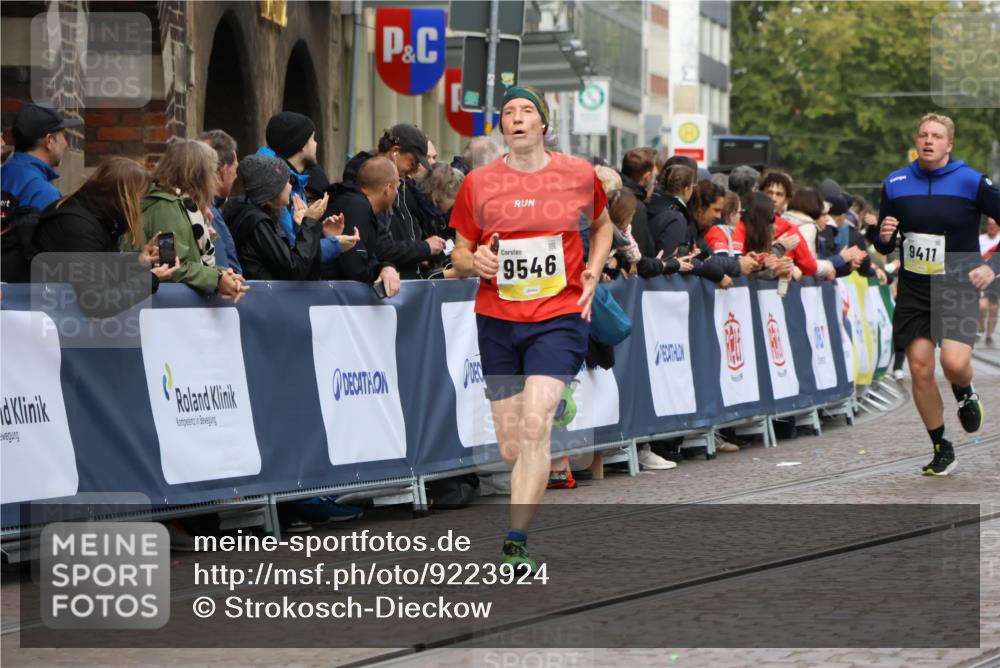 05.10.2025 - 20. swb-Marathon Bremen Strokosch-Dieckow http://msf.ph/oto/9223924 05.10.2025 10:47:09 Ziel 9411, 9546, 9711 meine-sportfotos.de