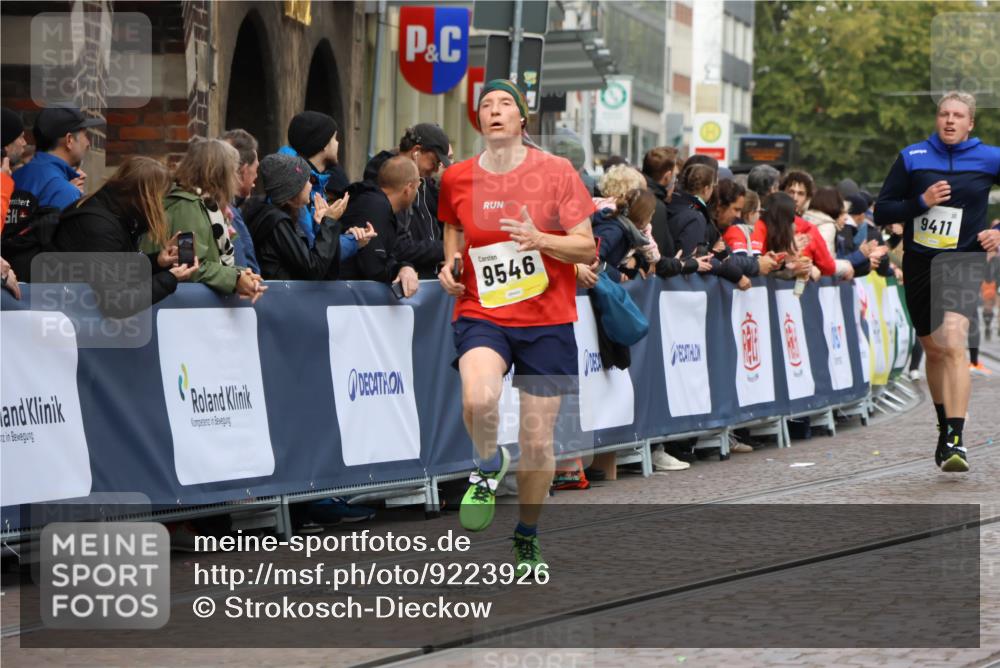 05.10.2025 - 20. swb-Marathon Bremen Strokosch-Dieckow http://msf.ph/oto/9223926 05.10.2025 10:47:09 Ziel 9411, 9546, 9711 meine-sportfotos.de