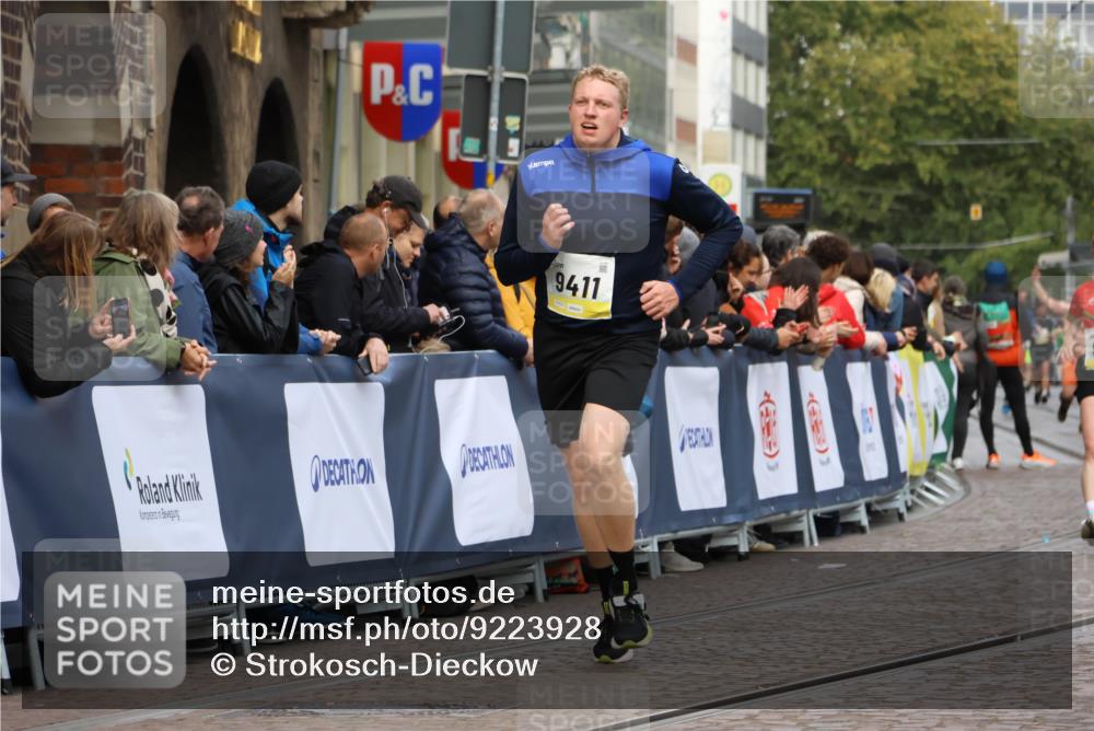 05.10.2025 - 20. swb-Marathon Bremen Strokosch-Dieckow http://msf.ph/oto/9223928 05.10.2025 10:47:11 Ziel 9411, 9546, 9711 meine-sportfotos.de