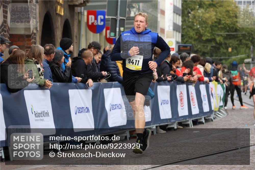 05.10.2025 - 20. swb-Marathon Bremen Strokosch-Dieckow http://msf.ph/oto/9223929 05.10.2025 10:47:11 Ziel 9411, 9546, 9711 meine-sportfotos.de
