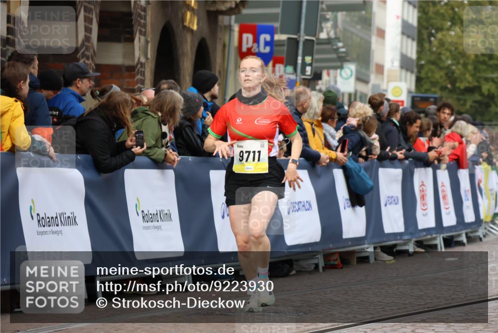 05.10.2025 - 20. swb-Marathon Bremen Strokosch-Dieckow http://msf.ph/oto/9223930 05.10.2025 10:47:15 Ziel 9411, 9670, 9711 meine-sportfotos.de