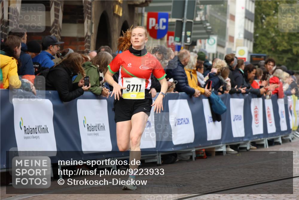 05.10.2025 - 20. swb-Marathon Bremen Strokosch-Dieckow http://msf.ph/oto/9223933 05.10.2025 10:47:15 Ziel 9411, 9670, 9711 meine-sportfotos.de