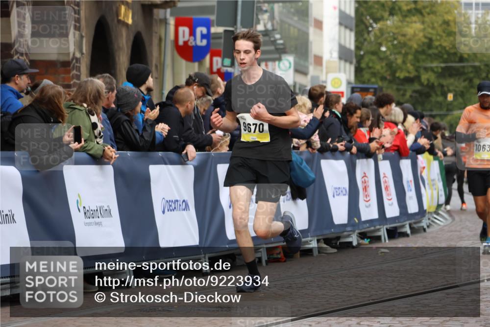 05.10.2025 - 20. swb-Marathon Bremen Strokosch-Dieckow http://msf.ph/oto/9223934 05.10.2025 10:47:18 Ziel 9428, 9670, 9711, 10637, 10667, 11498, 11705 meine-sportfotos.de