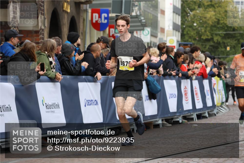05.10.2025 - 20. swb-Marathon Bremen Strokosch-Dieckow http://msf.ph/oto/9223935 05.10.2025 10:47:18 Ziel 9428, 9670, 9711, 10637, 10667, 11498, 11705 meine-sportfotos.de