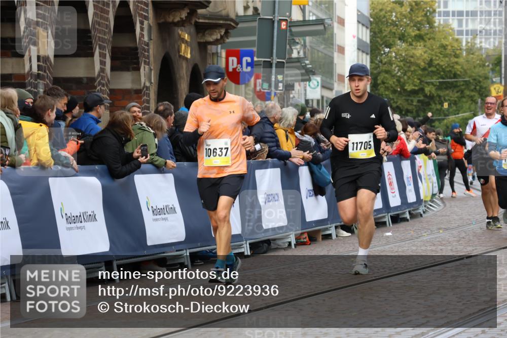 05.10.2025 - 20. swb-Marathon Bremen Strokosch-Dieckow http://msf.ph/oto/9223936 05.10.2025 10:47:22 Ziel 9244, 9428, 9670, 10319, 10637, 10667, 10951, 11498, 11705, 11742 meine-sportfotos.de