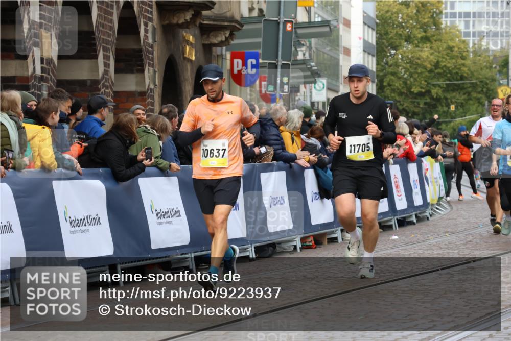 05.10.2025 - 20. swb-Marathon Bremen Strokosch-Dieckow http://msf.ph/oto/9223937 05.10.2025 10:47:22 Ziel 9244, 9428, 9670, 10319, 10637, 10667, 10951, 11498, 11705, 11742 meine-sportfotos.de